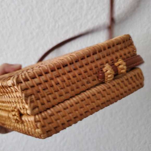 Porcelain Rattan CrossBody Bag - Picture 6 of 10